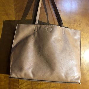 Tan leather tote 👜